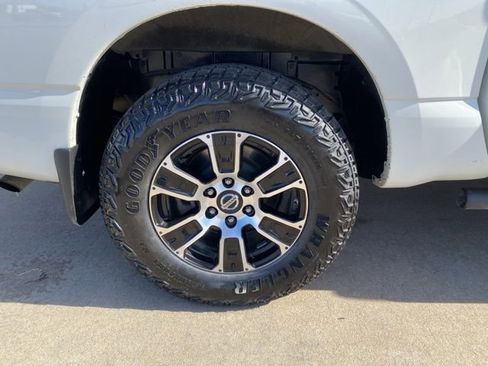 Used 2021 Nissan Titan SV w/ SV Convenience Package image 22