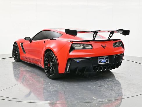 Used 2015 Chevrolet Corvette Z06 w/ 3LZ Preferred Equipment Group image 7