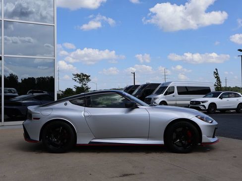 Used 2025 Nissan Z NISMO w/ Floor Mat Package RWD image 21