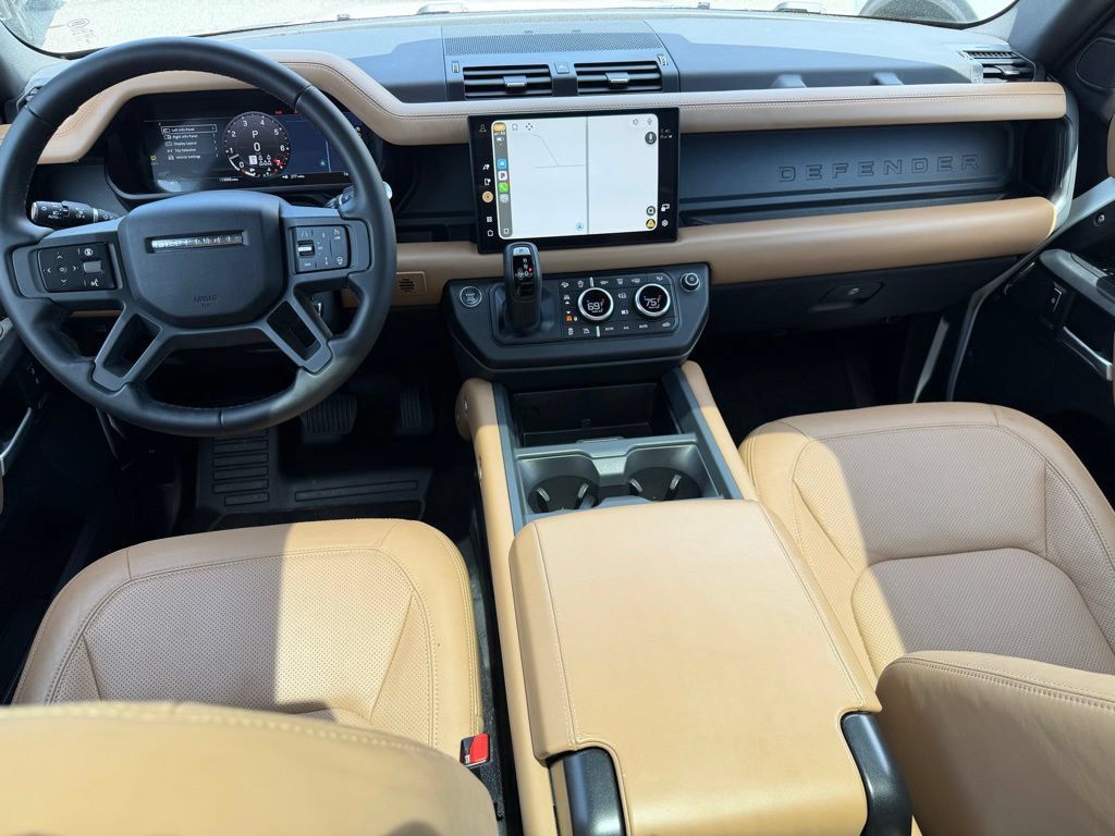 Used 2025 Land Rover Defender 130 X-Dynamic SE AWD/4WD image 18