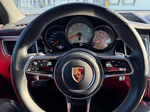 Used 2016 Porsche Macan S image 21