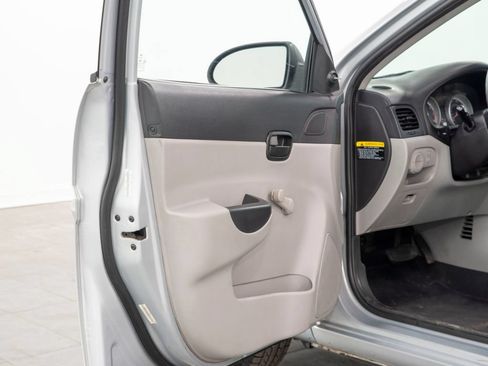 Used 2009 Hyundai Accent GLS w/ Popular Equipment Pkg 5 FWD image 5