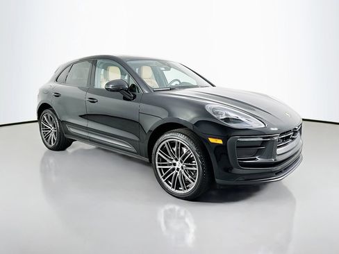 Certified 2026 Porsche Macan image 7