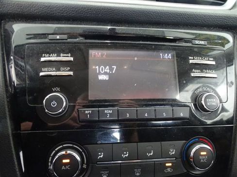 Used 2015 Nissan Rogue S AWD/4WD image 11