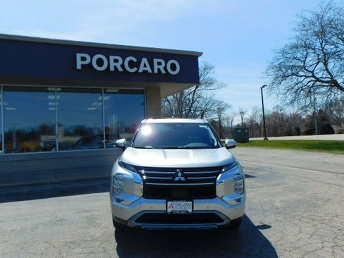 New 2025 Mitsubishi Outlander SE image 11