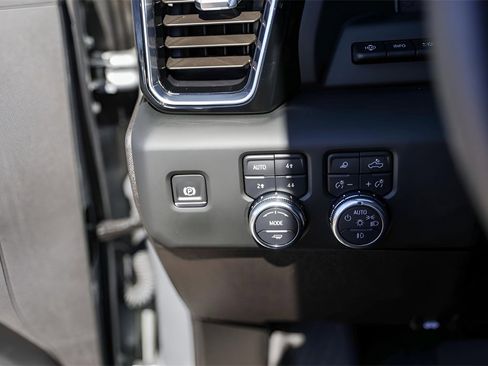 Used 2024 GMC Sierra 2500 Denali w/ Denali Reserve Package image 18