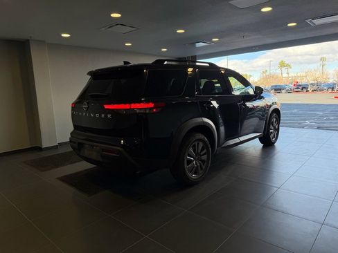 Used 2025 Nissan Pathfinder SV image 5
