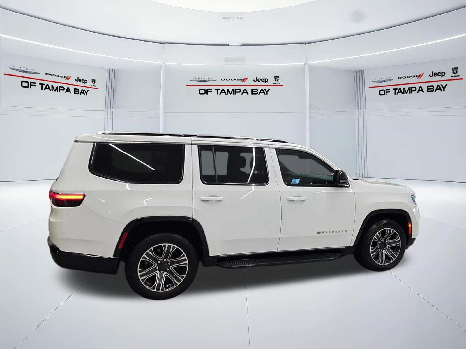 Used 2024 Jeep Wagoneer Series II w/ Flexible Seating Group AWD/4WD image 7