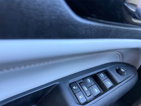 Certified 2024 Jeep Compass Limited image 28