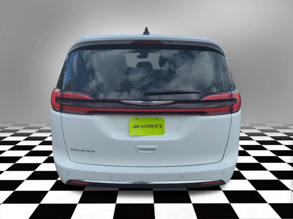 Used 2025 Chrysler Pacifica Select FWD image 6