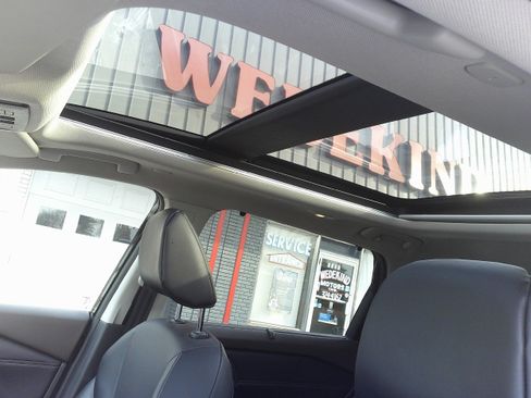 Used 2023 Nissan Rogue SV w/ SV Premium Package image 18