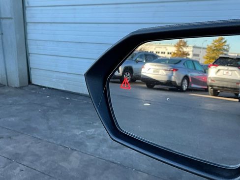 Used 2025 Hyundai Elantra Limited image 21