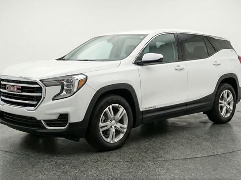 Used 2024 GMC Terrain SLE FWD image 3