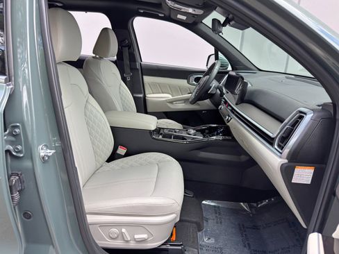 Used 2025 Kia Sorento SX Prestige AWD/4WD image 16