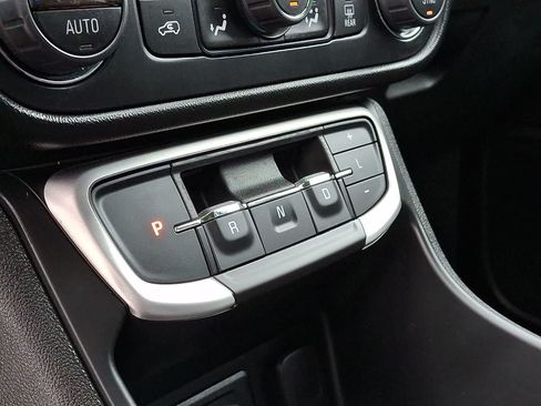 Used 2024 GMC Terrain SLT AWD/4WD image 17