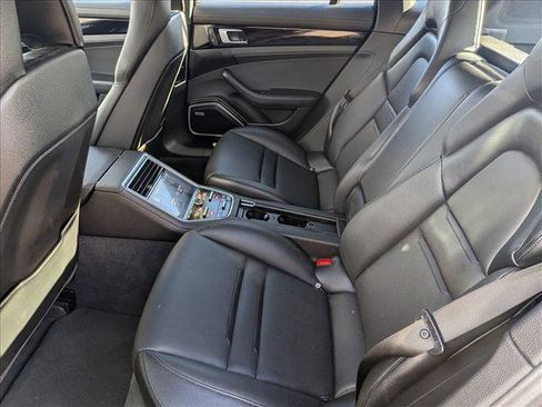 Used 2022 Porsche Panamera image 17