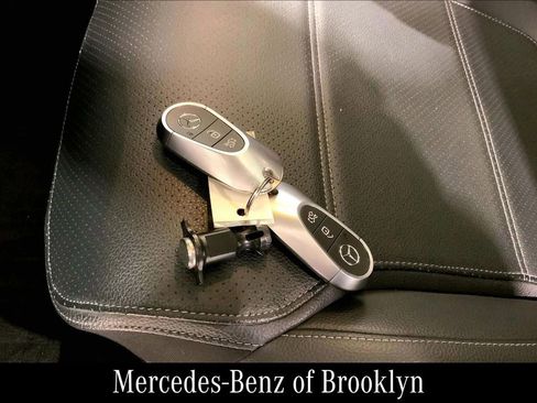 Used 2023 Mercedes-Benz GLC 300 4MATIC image 15