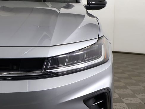 Used 2025 Volkswagen Jetta Sport image 11