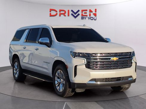 Used 2023 Chevrolet Suburban Premier w/ Premium Package image 7