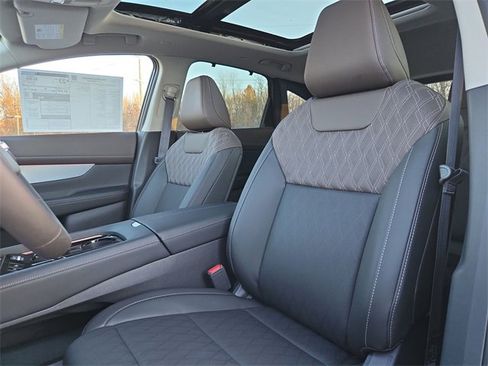 Certified 2025 Nissan Murano Platinum w/ Cargo Package image 11