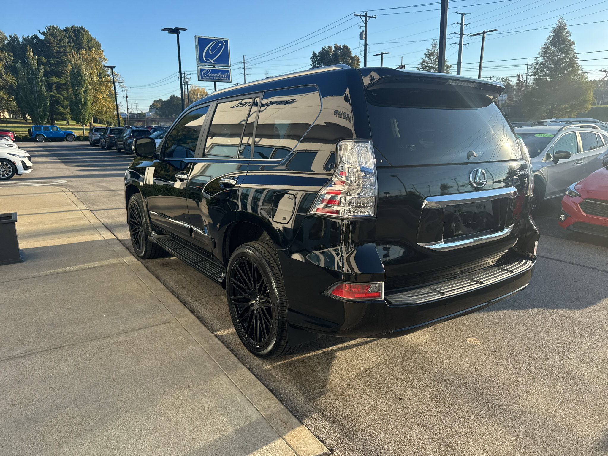 Used 2017 Lexus GX 460 Premium w/ Premium Package AWD/4WD image 5