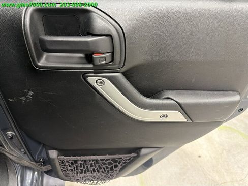 Used 2018 Jeep Wrangler Unlimited Sahara AWD/4WD image 29