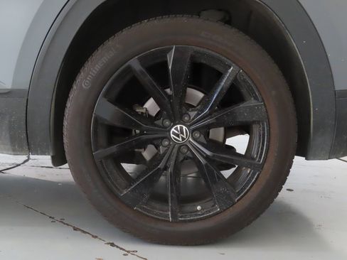 Used 2024 Volkswagen Atlas Cross Sport SE FWD image 28