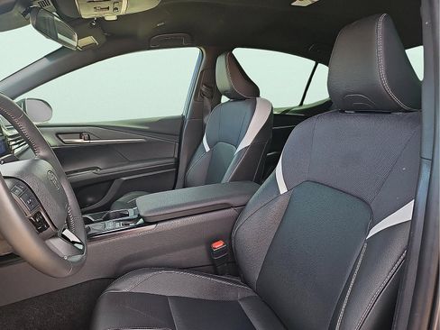 Used 2025 Toyota Camry SE image 12