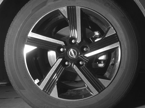 Used 2025 Nissan Sentra SV FWD image 16