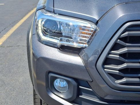 Used 2023 Toyota Tacoma TRD Off-Road AWD/4WD image 9