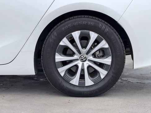 Used 2021 Toyota Prius Prime XLE FWD image 2