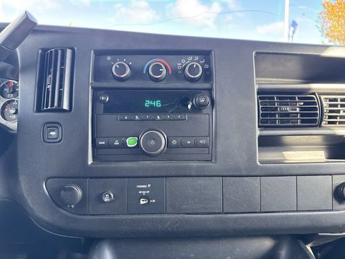 Used 2014 Chevrolet Express 3500 image 19