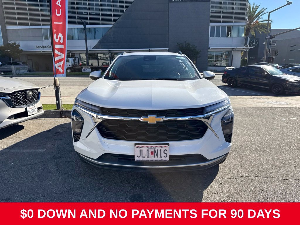Used 2025 Chevrolet Trax LT w/ LT Convenience Package FWD image 2