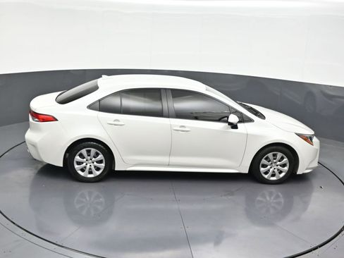 Used 2021 Toyota Corolla LE image 21