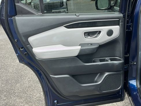 Used 2025 Honda Pilot Elite image 19
