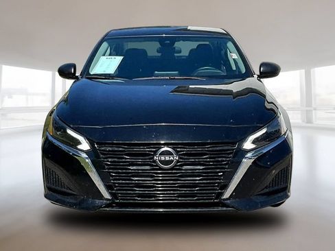 Used 2025 Nissan Altima 2.5 SV FWD image 2
