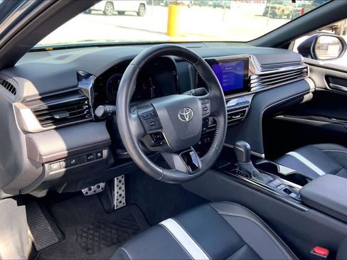 Certified 2025 Toyota Camry SE image 17
