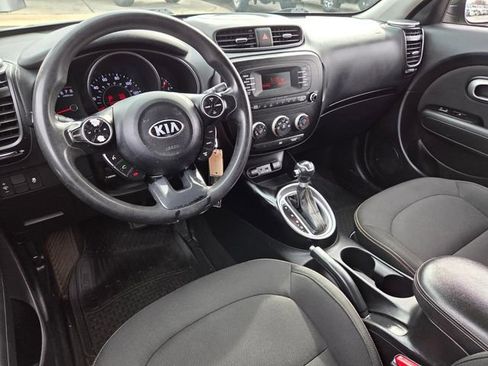 Used 2014 Kia Soul + image 7