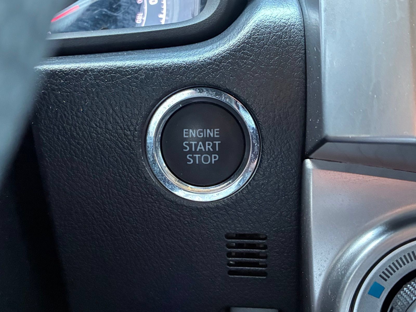 Used 2022 Toyota 4Runner Limited AWD/4WD image 25