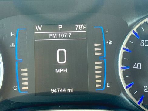 Used 2017 Chrysler Pacifica Touring-L FWD image 12