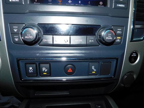 Used 2019 Nissan Titan SV w/ SV Convenience Package image 14