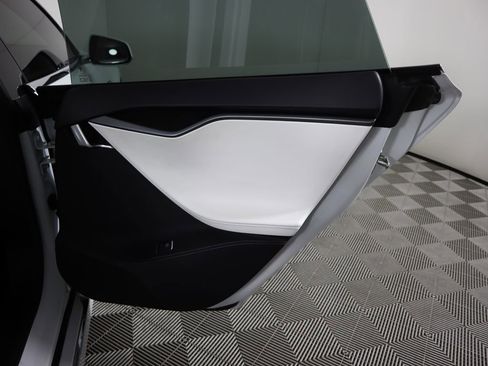 Used 2018 Tesla Model S 100D image 29