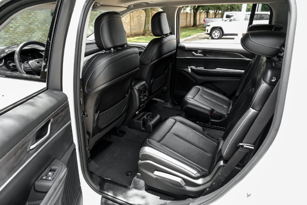 Used 2023 Jeep Grand Cherokee L Limited AWD/4WD image 48