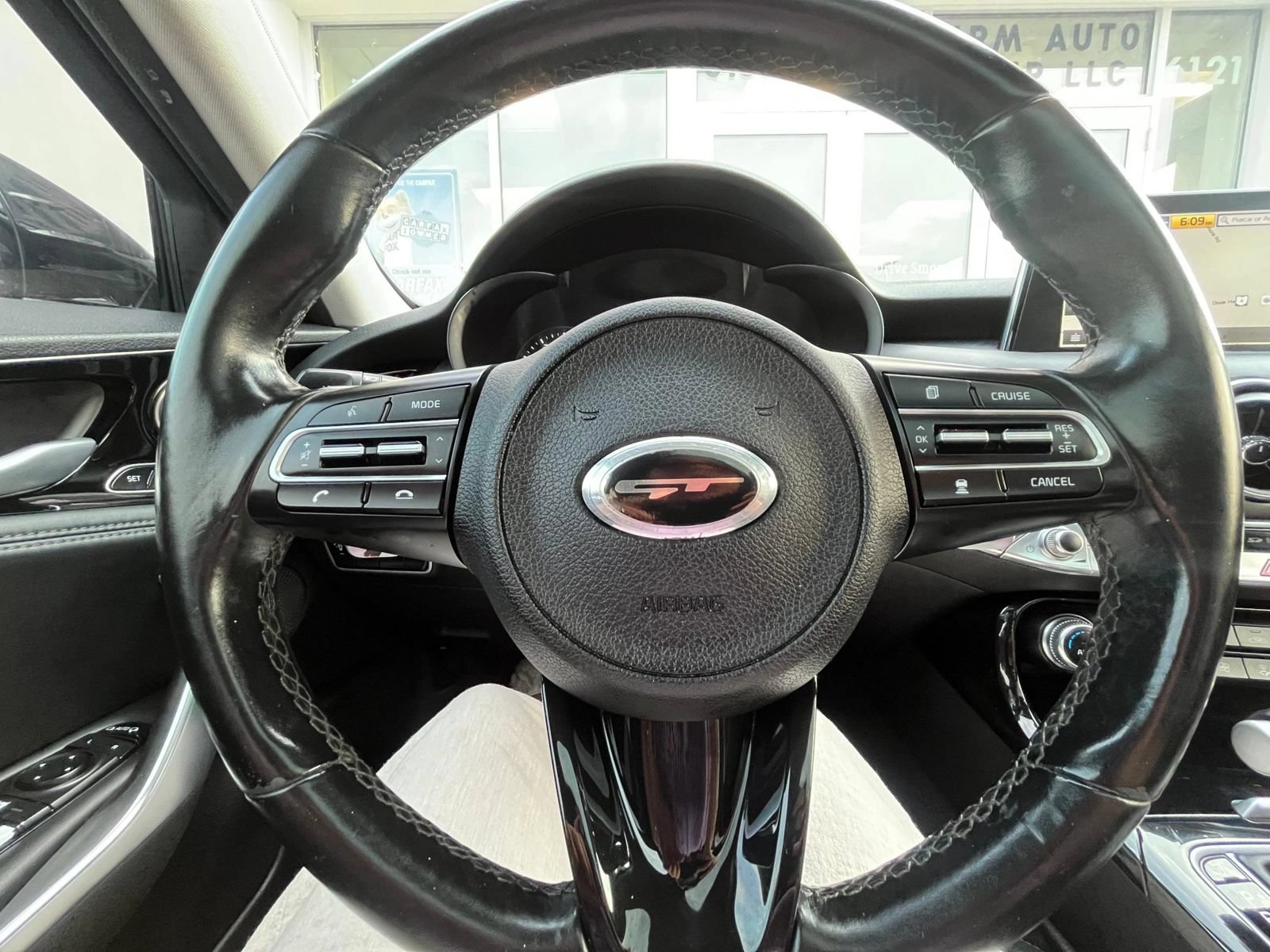 Used 2018 Kia Stinger Premium RWD image 14