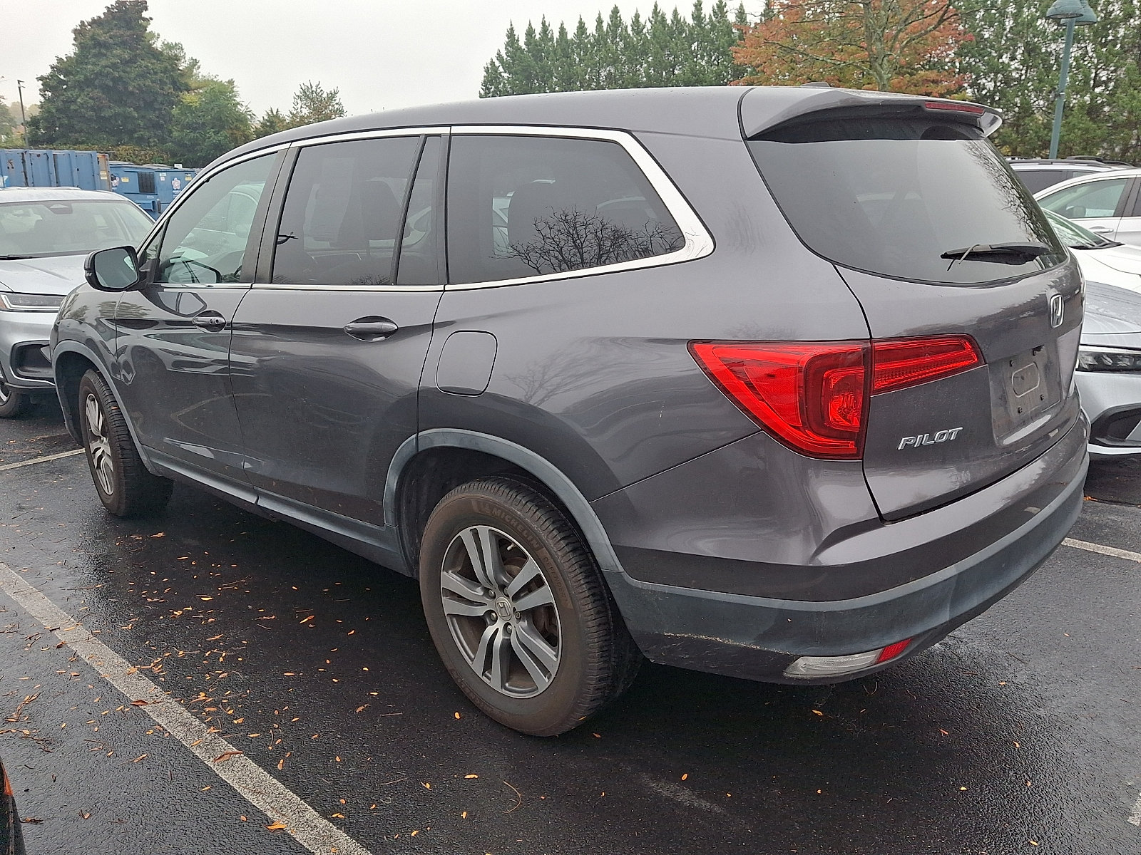 Used 2017 Honda Pilot EX image 3