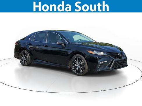 Used 2024 Toyota Camry SE FWD image 1