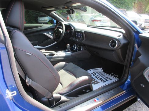 Used 2022 Chevrolet Camaro ZL1 RWD image 13