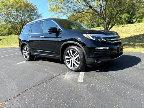 Used 2016 Honda Pilot Touring image 1