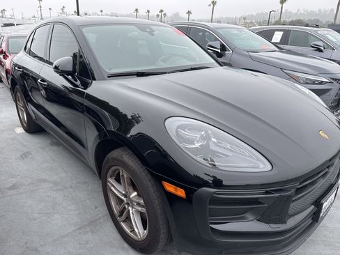 Used 2024 Porsche Macan image 1
