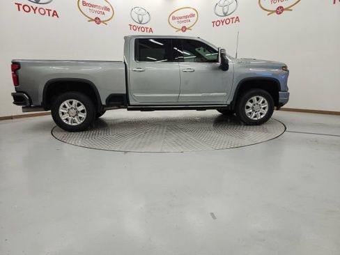 Used 2025 Chevrolet Silverado 2500 High Country w/ Technology Package AWD/4WD image 3